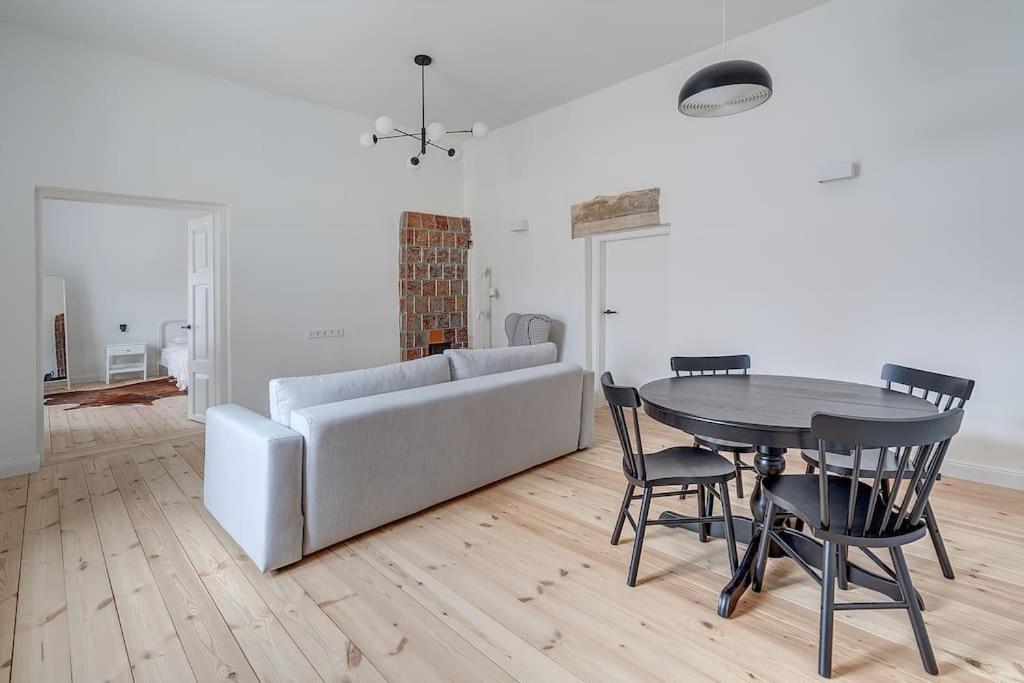 Spacious 2-Bedroom Flat In Old Town By Urban Rent VNO Exterior foto